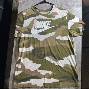 Nike Mens T shirt military camo